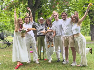 Baltā galdauta pikniks Grācā