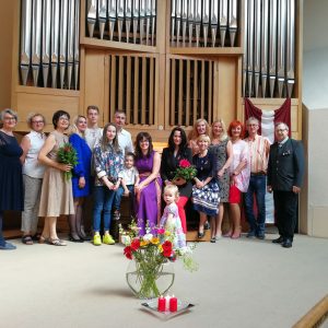 Decken Sie einen weißen Tisch für Lettland 2018