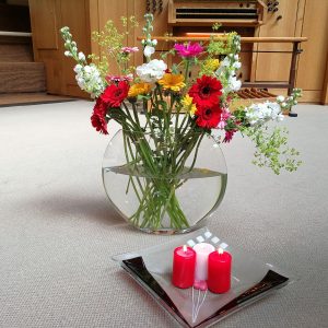Decken Sie einen weißen Tisch für Lettland 2018